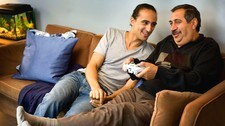 Hamadi Khemiri og Jan Fares i «Fatter’n» (Foto: Peter Widing/Copyright: Memfis Film/Sandrew Metronome) Hamadi Khemiri og Jan Fares i «Fatter’n» (Foto: Peter Widing/Copyright: Memfis Film/Sandrew Metronome)