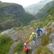 Ned Aurlandsdalen kan det være bratte partier som krever en ekstra hånd å holde i