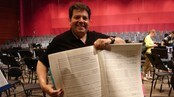 Andrew Litton med partituret til Gurre-Lieder (Foto: Nina Skurtveit/NRK) Andrew Litton med partituret til Gurre-Lieder (Foto: Nina Skurtveit/NRK)