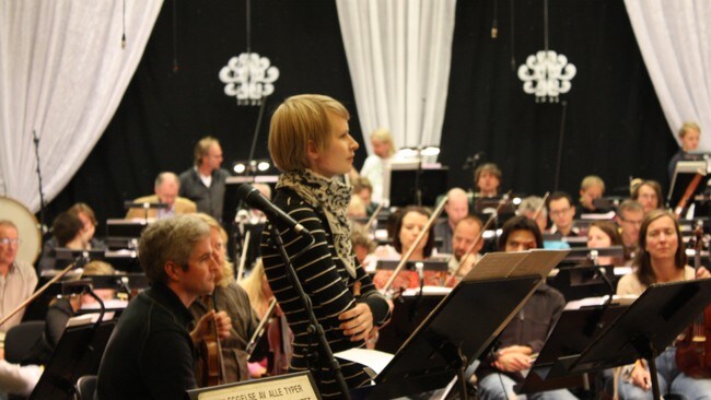 Jenny Hval og KORK (Foto: Ana Leticia Sigvartsen/NRK)