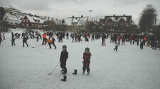 Barn på skøyteisen (NRK) Barn på skøyteisen (NRK)