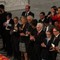 Kim Aris filmer applausen etter morens foredrag. Kim Aris filmer applausen etter morens foredrag.