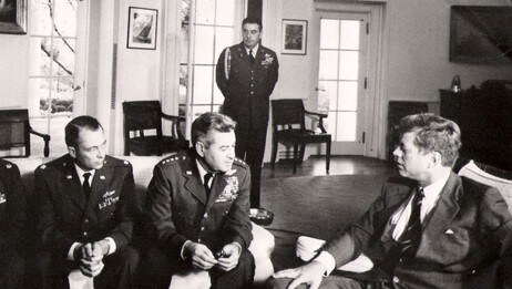 Kennedy i Det hvite hus (Foto: UNKNOWN/AP) Kennedy i Det hvite hus (Foto: UNKNOWN/AP)