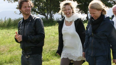 Anniken Huitfeldt fikk omvisning på Giske. (Foto: Allan Eikrem) Anniken Huitfeldt fikk omvisning på Giske. (Foto: Allan Eikrem)