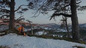 Sjekk den smarte bålplata! - Naturfotografen Per Jarle Heggdalsvik er mye på tur. Han har funnet opp en bålplate som ikke skader naturen. Bålet kan flyttes!