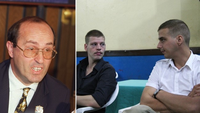 Joshua French, Tjostolv Moland og adokat Giovanni di Stefano (Foto: NRK/ Annensen/ CAMERA PRESS DIGITAL ) Joshua French, Tjostolv Moland og adokat Giovanni di Stefano (Foto: NRK/ Annensen/ CAMERA PRESS DIGITAL )