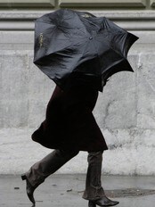 Vind og regn (Foto: STEFAN WERMUTH/REUTERS)