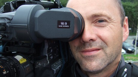 NRK-fotograf (Foto: Chris Veløy/NRK)