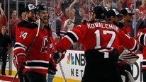 Adam Henrique (t.v.) (Foto: BRUCE BENNETT/Afp)