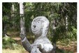 Trollene lusker i skogen.
