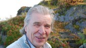 Treskjærer Arthur Johansen på Strønstad. Reporter: Billy Jacobsen - Treskjærer Arthur Johansen på Strønstad i Nordland. Ved Billy Jacobsen høst 2012. 
OBS: Ligger ute i NRK Nordland Fylkesleksikon.