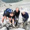 André Opheim, Kjell Solheim og Rune Holen i samarbeid om å få ein stein på plass. André Opheim, Kjell Solheim og Rune Holen i samarbeid om å få ein stein på plass.