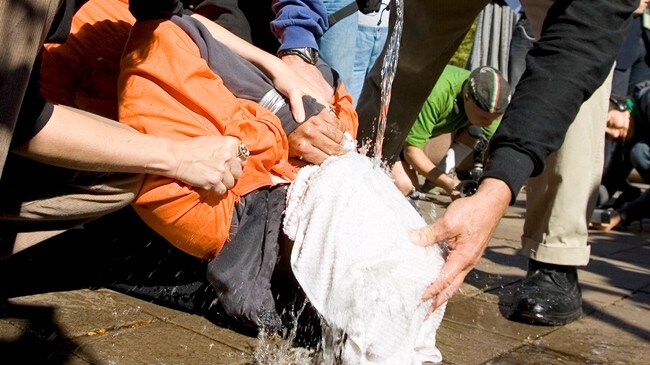 Waterboarding (Foto: Manuel Balce Ceneta/AP) Waterboarding (Foto: Manuel Balce Ceneta/AP)