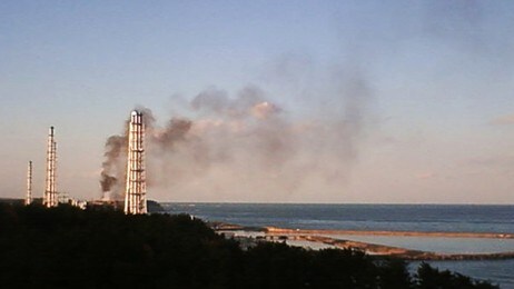 Svart røyk fra Fukushima-anlegget (Ap) Svart røyk fra Fukushima-anlegget (Ap)