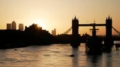 Skyskraperhorisont og Tower Bridge i London. (Foto: Sang Tan SANG TAN/Scanpix/AP AP)