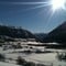 Anders Snildal kunne nyte lunsjen på trappa i varmegrader og deilig solskinn i Hemsedal.