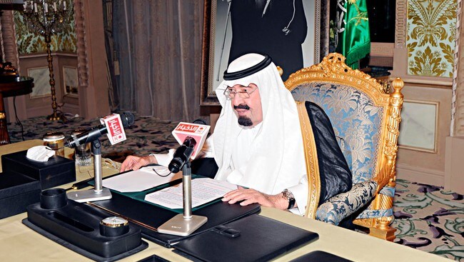 Kong Abdullah av Saudi-Arabia med kunngjøring til folket (Foto: Saudi Press Agency/Handout/Reuters) Kong Abdullah av Saudi-Arabia med kunngjøring til folket (Foto: Saudi Press Agency/Handout/Reuters)