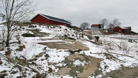 Det 2500 år gamle ”P2-skipet” ble funnet her, i Østfolds bronsealderlandskap. (Foto: Øyvind Arntsen/NRK) Det 2500 år gamle ”P2-skipet” ble funnet her, i Østfolds bronsealderlandskap. (Foto: Øyvind Arntsen/NRK)