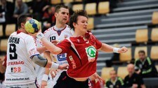 Frank Løke i aksjon i håndballkampen mellom Norge og Tsjekkia  (Foto: Claus Fisker/Scanpix)