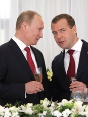 Vladimir Putin og Dmitrij Medvedev (Foto: RIA Novosti/Reuters)
