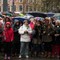 Roser, regn og sang på Youngstorget. Roser, regn og sang på Youngstorget.