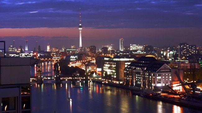 Berlins natthorisont. Bildet viser bydelen Mitte. (Foto: Wikimedia Commons) Berlins natthorisont. Bildet viser bydelen Mitte. (Foto: Wikimedia Commons)