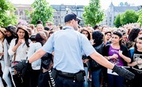 Video Live fra Justin Bieber-oppstyret på Opera-taket (Foto: Nyhetsspiller) Video Live fra Justin Bieber-oppstyret på Opera-taket (Foto: Nyhetsspiller)