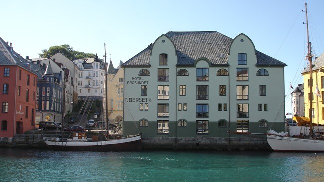 Brosundet i Ålesund (Foto: Nina Skurtveit/NRK) Brosundet i Ålesund (Foto: Nina Skurtveit/NRK)