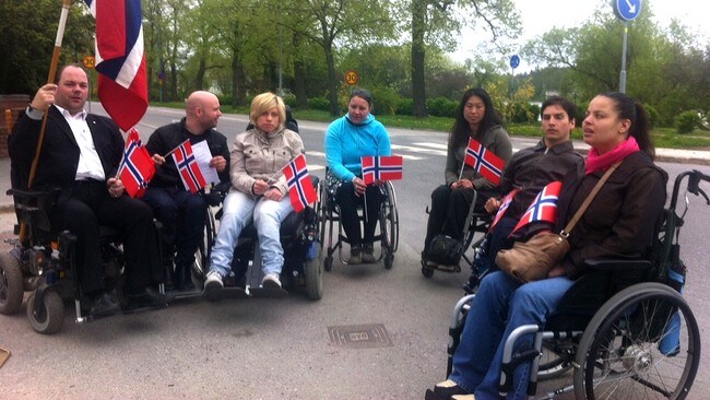 Svenske funksjonshemmede vil flytte til Norge i protest (Foto: Aktion Norgeflytt) Svenske funksjonshemmede vil flytte til Norge i protest (Foto: Aktion Norgeflytt)