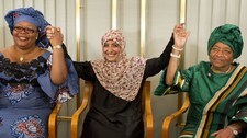 Leymah Gbowee, Tawakkul Karman og Ellen Johnson Sirleaf (Foto: ODD ANDERSEN/Afp) Leymah Gbowee, Tawakkul Karman og Ellen Johnson Sirleaf (Foto: ODD ANDERSEN/Afp)