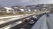 Kø på E6 ved Moholtlia. (Foto: Ole Petter Klepp/NRK) Kø på E6 ved Moholtlia. (Foto: Ole Petter Klepp/NRK)