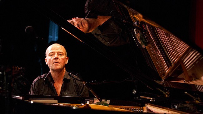 Jon Balke - solo på Moldejazz (Foto: Per Ole Hagen/NRK) Jon Balke - solo på Moldejazz (Foto: Per Ole Hagen/NRK)