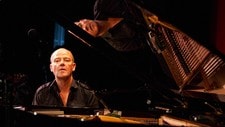 Jon Balke - solo på Moldejazz (Foto: Per Ole Hagen/NRK) Jon Balke - solo på Moldejazz (Foto: Per Ole Hagen/NRK)