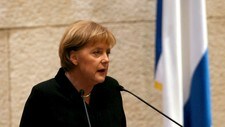 Tysklands forbundskansler Angela Merkel taler i Knesset. (Foto: JIM HOLLANDER/AP)