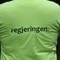 Vi snur ryggen til regjeringen, står det på t-skjorten til Rune Sørensen, tillitsvalgt i REC. Vi snur ryggen til regjeringen, står det på t-skjorten til Rune Sørensen, tillitsvalgt i REC.