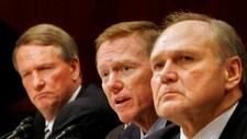 Richard Wagoner, Alan Mulally og Robert Nardelli.  (Foto: Gerald Herbert/AP)