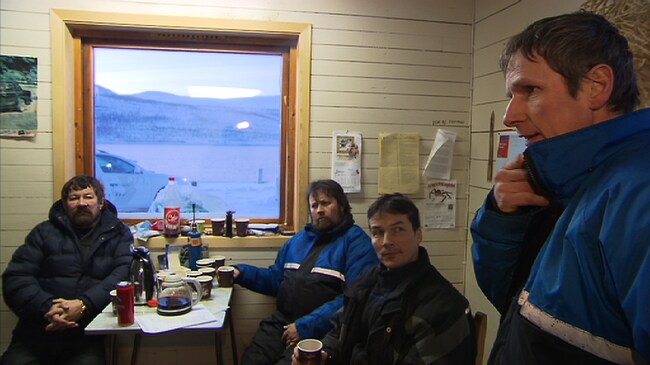 Fiskere i Smalfjord (Foto: Nils John Porsanger/NRK) Fiskere i Smalfjord (Foto: Nils John Porsanger/NRK)