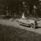 Kronprins Olav er sjåfør i The Baby Cadillac på Bygdø kongsgård 1913.
Foto: Fra dronning Mauds album. Det kongelige hoffs fotoarkiv 