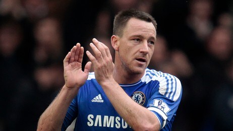SOCCER-ENGLAND/ Chelsea's Terry acknowledges fans after their English Premier League soccer match against Queens Park Rangers at Stamford Bridge in London (Foto: EDDIE KEOGH/Reuters) SOCCER-ENGLAND/ Chelsea's Terry acknowledges fans after their English Premier League soccer match against Queens Park Rangers at Stamford Bridge in London (Foto: EDDIE KEOGH/Reuters)