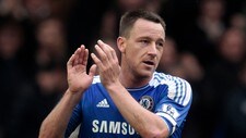 SOCCER-ENGLAND/ Chelsea's Terry acknowledges fans after their English Premier League soccer match against Queens Park Rangers at Stamford Bridge in London (Foto: EDDIE KEOGH/Reuters)
