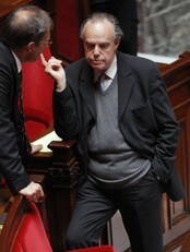 Frankrikes kulturminister Frederic Mitterrand deltok i debatten rundt lovforslaget 'Hadopi 2' (Foto: PATRICK KOVARIK/AFP) Frankrikes kulturminister Frederic Mitterrand deltok i debatten rundt lovforslaget 'Hadopi 2' (Foto: PATRICK KOVARIK/AFP)