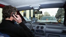Mobilbruk i bil (Foto: Colourbox.com) Mobilbruk i bil (Foto: Colourbox.com)
