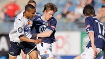 Yann-Erik de Lanlay i duell med Stabæks Ricardo Clark (Foto: Kent Skibstad/NTB scanpix)