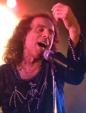 Ronnie James Dio var på Hell Bluesfestival i 2002. (Foto: Jørn Gjersøe./NRK) Ronnie James Dio var på Hell Bluesfestival i 2002. (Foto: Jørn Gjersøe./NRK)