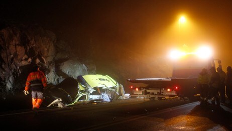 Ambulanse kjørte ut på E16 før Nestunnelen (Foto: Håkon Mosvold Larsen/Scanpix)