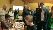 Magnus Carlsen på skolesjakkturnering - Skolesjakkturnering i kongeparken fikk celebert besøk