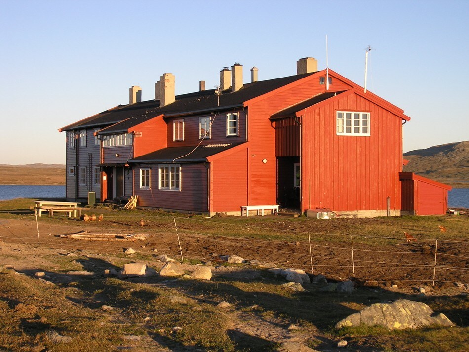 Legg gjerne inn en ekstra overnatting på den betjente turistforeningshytta Rauhelleren. (Foto: Torfinn Evensen)
