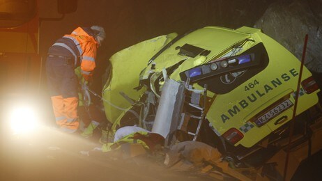 Ambulanse kjørte ut på E16 før Nestunnelen (Foto: Håkon Mosvold Larsen/Scanpix) Ambulanse kjørte ut på E16 før Nestunnelen (Foto: Håkon Mosvold Larsen/Scanpix)