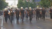 Nye sammenstøt i Istanbul - Fagforeninger og venstreorienterte grupper holder demonstrasjoner i Istanbul i Tyrkia. Politiet i den tyrkiske storbyen Istanbul blokkerte veier ved hjelp av kjøretøy og vannkanoner.