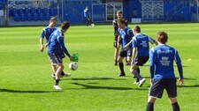 Solskjær leder MFK-trening (Foto: Gunnar Sandvik/NRK )